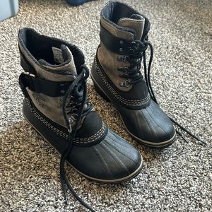 Womens black and grey sorel waterproof winter boots size 8